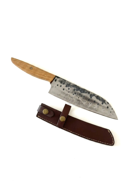 Handgeschmiedetes Santoku – Carbon Stahl C100 | Nussholz & Ahorn