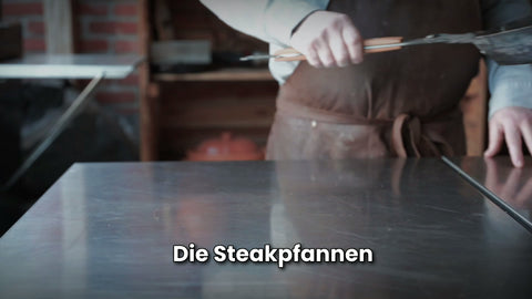 Video: Fyreza Steakpfanne als Sonderposten – kleine Schönheitsfehler im Griff oder Boden, volle Funktion am Grill und über offenem Feuer